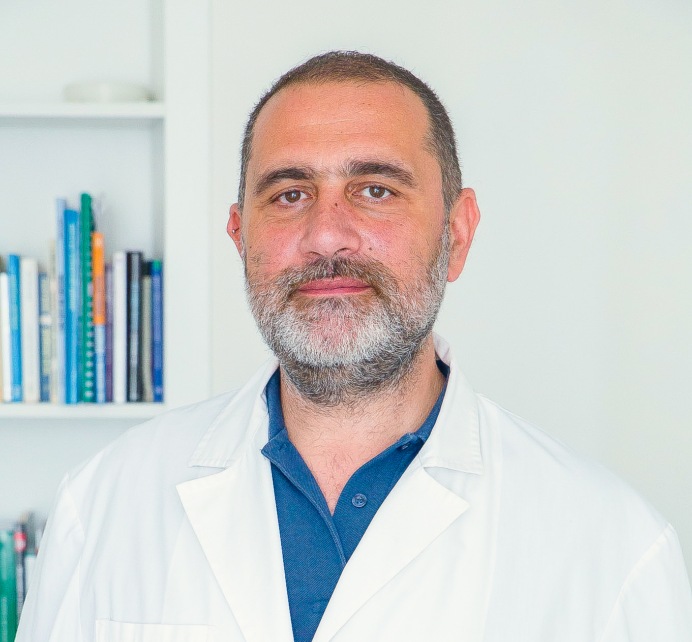 Il Dottor Roberto Monaco Fisioterapista esperto in Postura e certificato metodo Mezieres, il professionista del nostro studio quando si cerca ginnastica correttiva roma