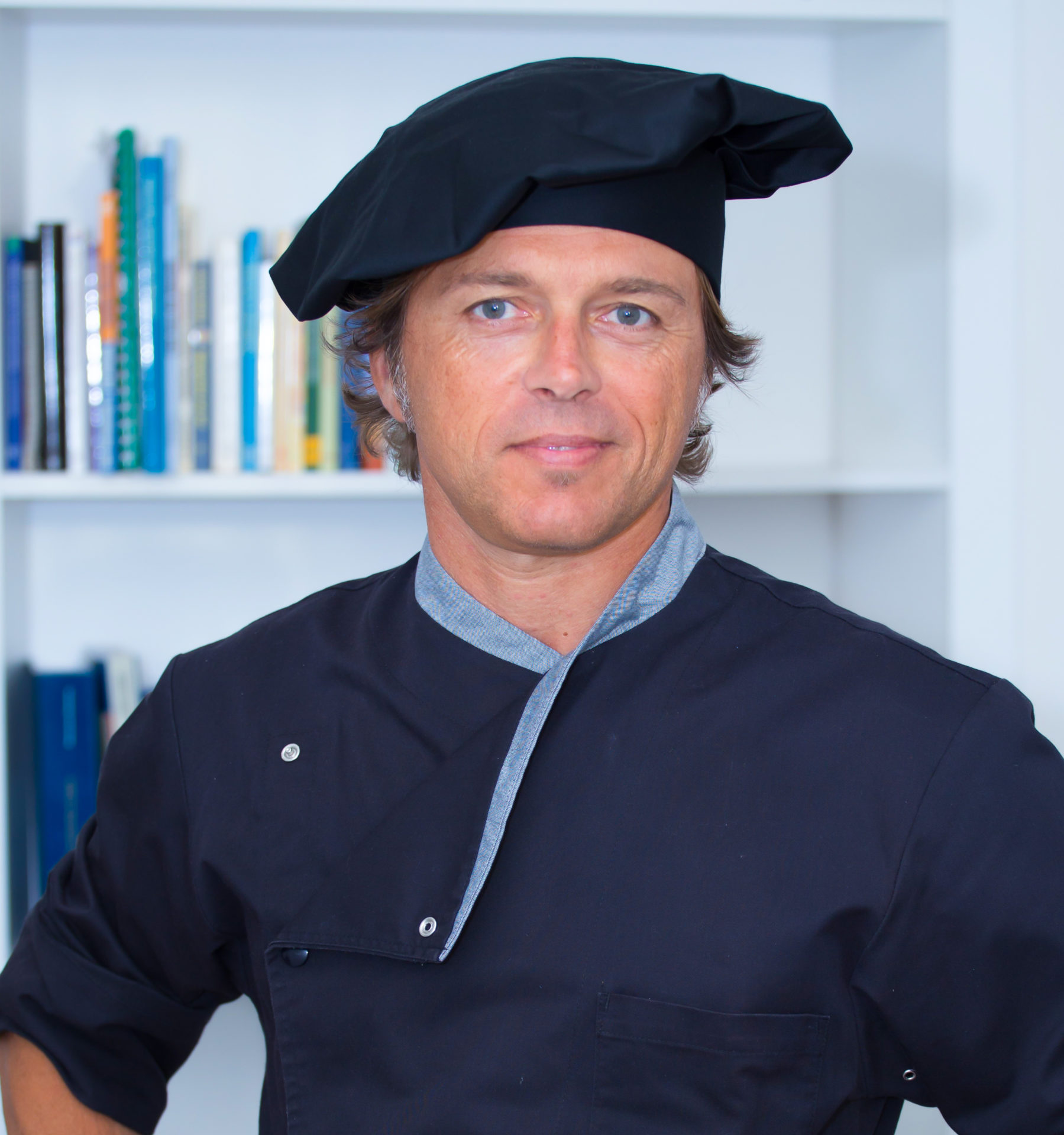 Daniele Galatolo è lo Chef esperto di Salute a Tavola che effettua i corsi di Cucina a casa tua in collaborazione con Studio Vircos Roma