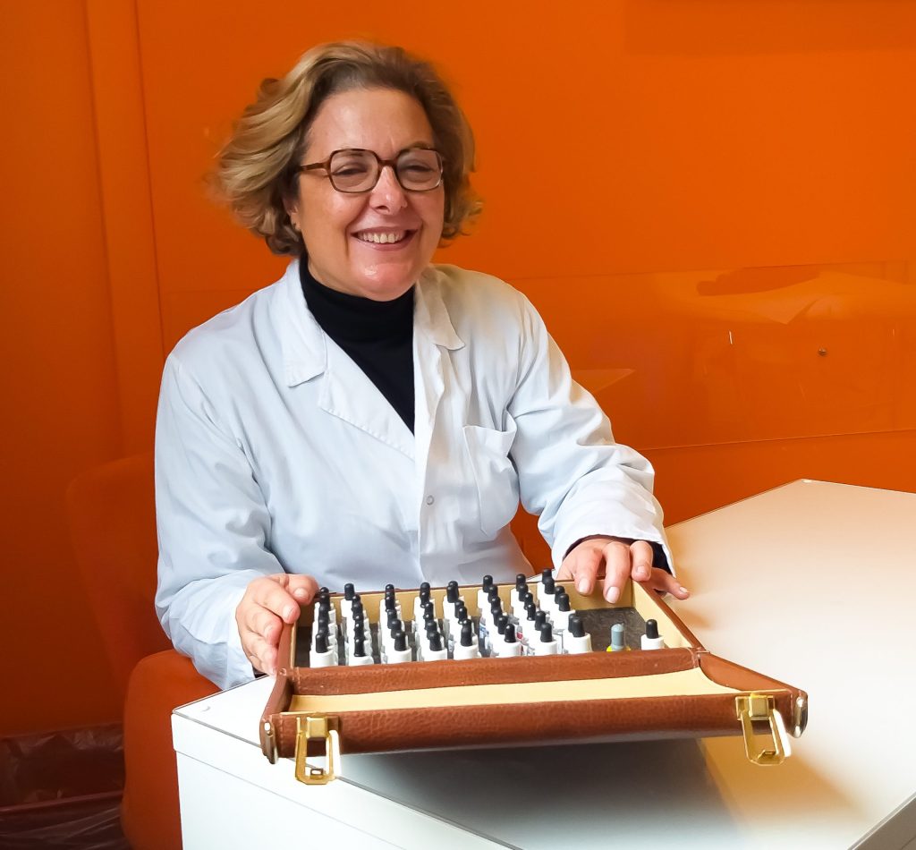 Viene eseguita una Visita Allergologica presso Studio Vircos a Roma San Giovanni dalla Dottoressa Lucrezia D'Aviera, specialista in Allergologia ed Immunologia .