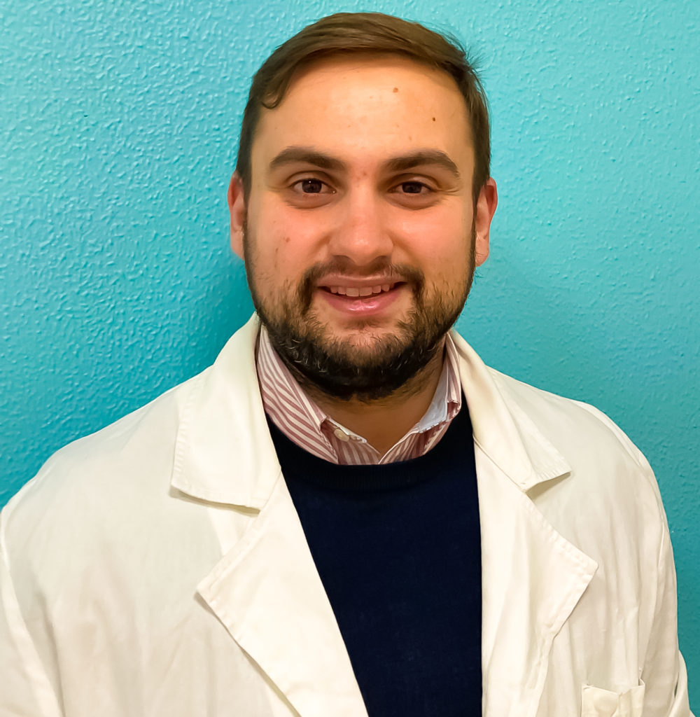 Il Dottor è il medico specializzato in Radiologia endocrinologica che esegue l' ecografia tiroidea o ecocolordoppler presso il nostro Studio a Roma San Giovanni
