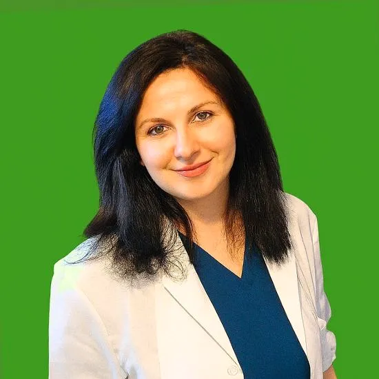 Dottoressa Nino Todua durante un trattamento di epilazione laser a Roma presso Studio Vircos