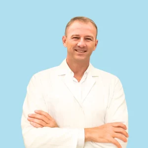 Il professor Filippo Di Lella esegue visite otorinolaringoiatriche e controlli ORL per adulti presso lo Studio Vircos a Roma San Giovanni.